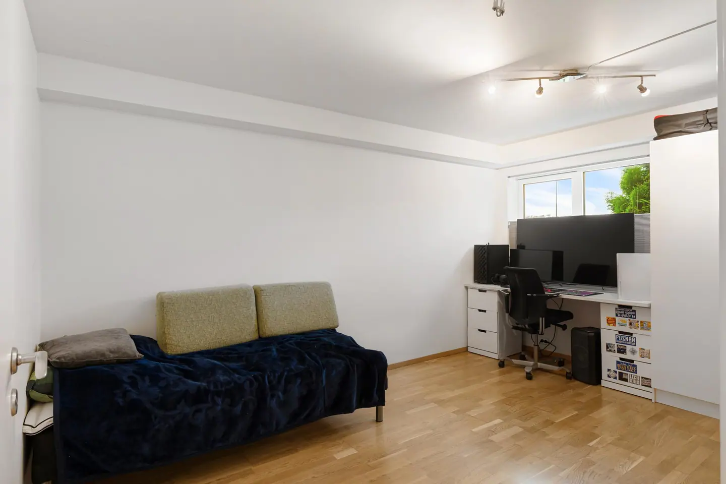 Hovedsoverom. Plass til dobbeltseng og garderober.