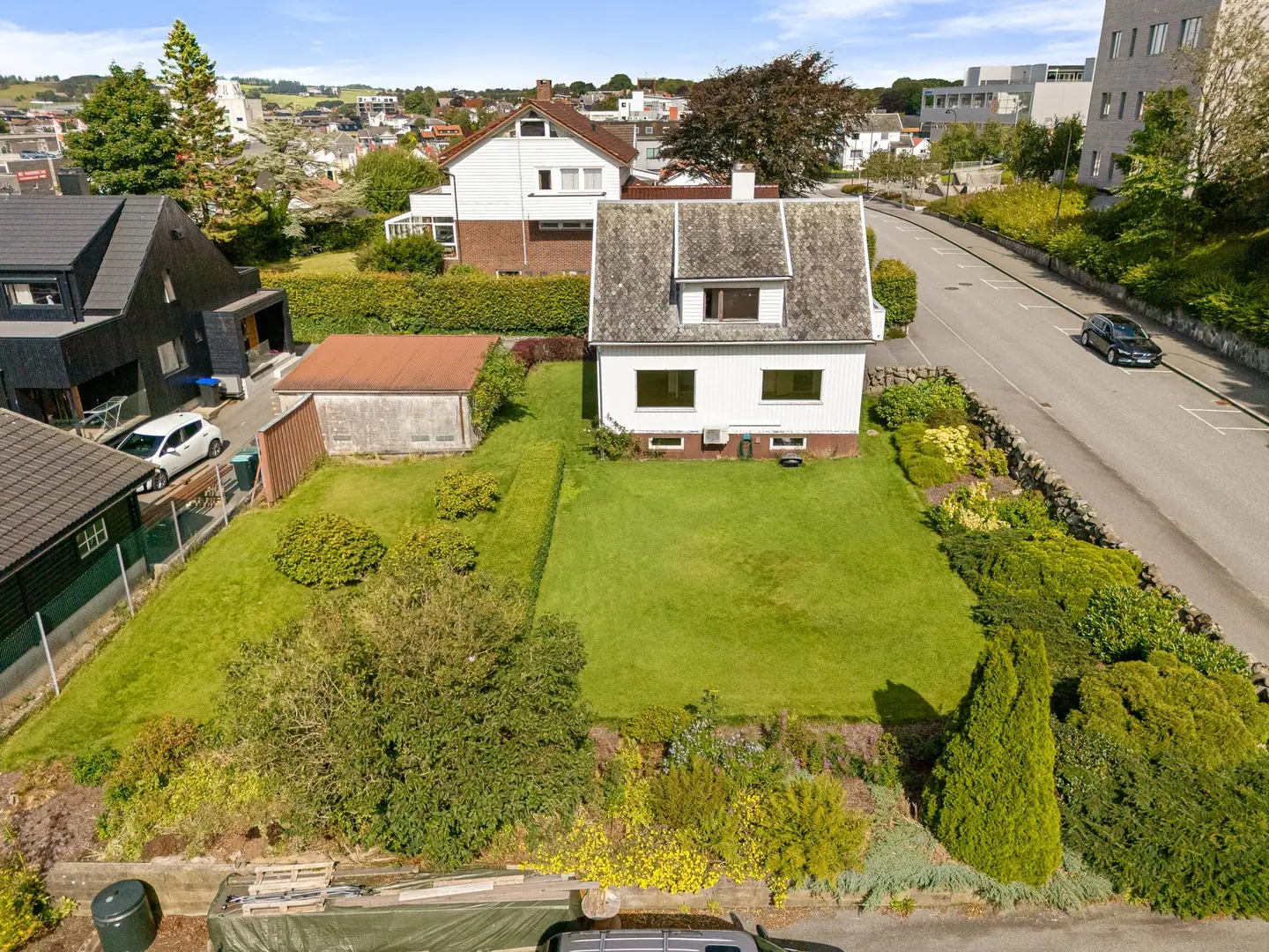 Skulegata 21, Bryne — Velkommen til Skulegata 21. Eiendommen presenteres av Kristine Ree Espedal i EiendomsMegler 1 Jærmegleren. Foto: Fotograf Haukland AS.