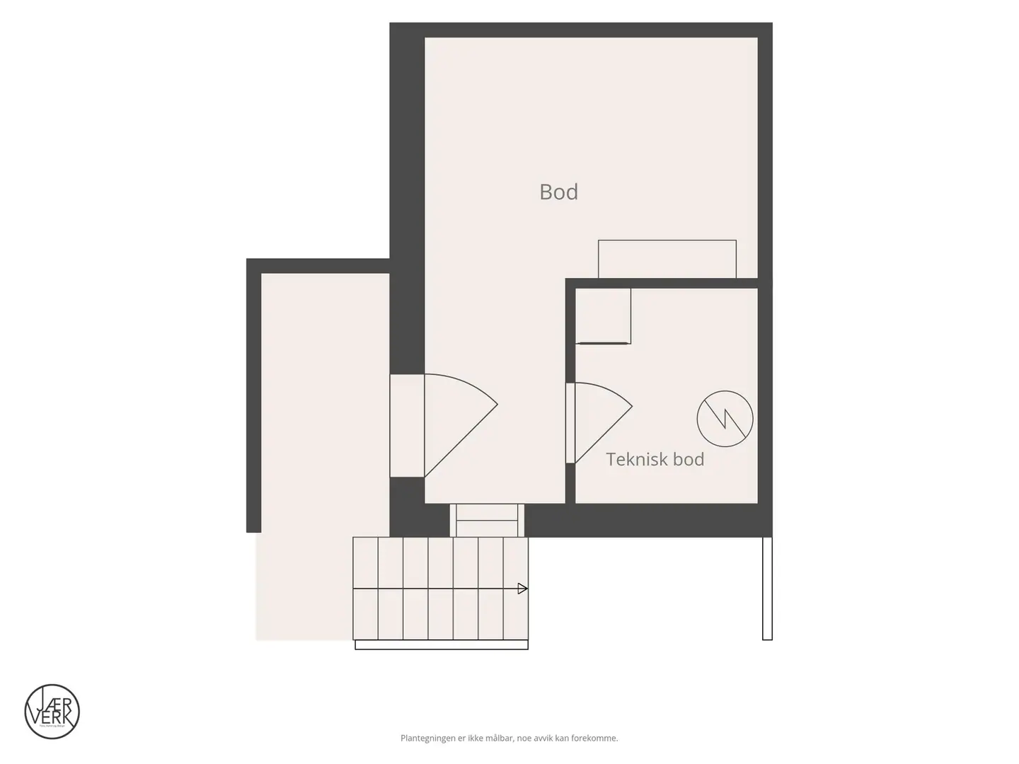 Underetasjen har utvendig adkomst og inneholder teknisk rom og en praktisk bod på 17 m².