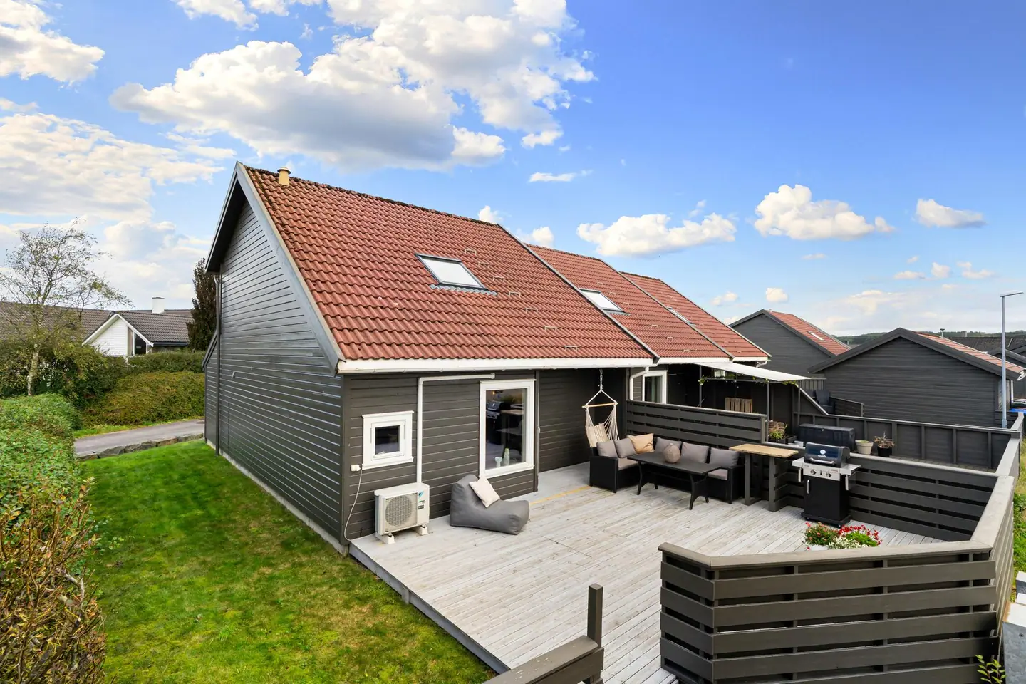 Stort og skjermet uteområdet med gode solforhold!