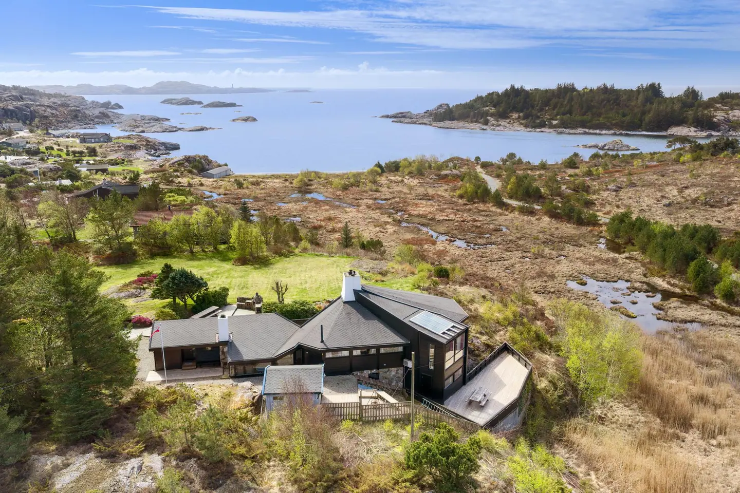 Mastraveien 37, Hellvik — Velkommen til Mastraveien 37, Hellvik! Fritidseiendom presenteres av Kristine Ree Espedal i EiendomsMegler 1 Jærmegleren. Foto: Asle Haukland.