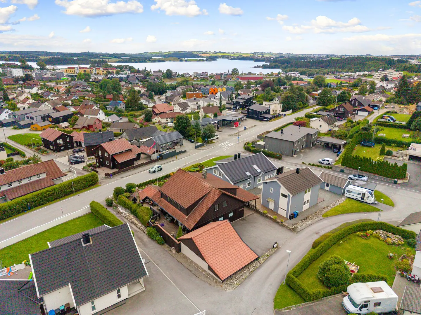 Svært innholdsrik enebolig med barnevennlig beliggenhet i et etablert nabolag.