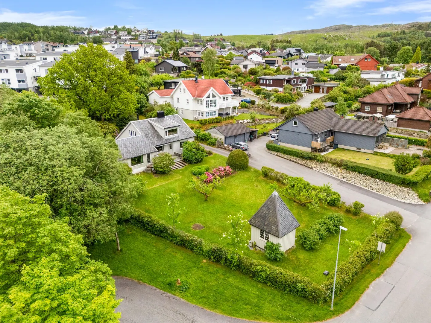 Brekkevegen 2, Kvernaland — Velkommen til Brekkevegen 2! Eiendommen presenteres av Kristine Ree Espedal i EiendomsMegler 1 Jærmegleren. Foto: Asle Breiteig Haukland