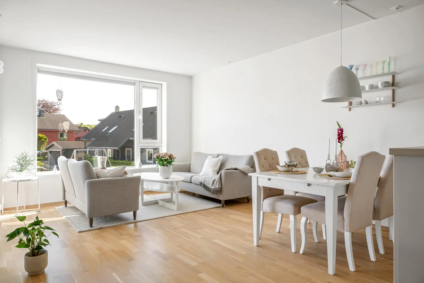 Rosselandsvegen 2A, Bryne — Velkommen til Rosselandsvegen 2A. Leiligheten presenteres av Kristoffer Mohn Kverneland i EiendomsMegler1 Jærmegleren. Foto: Kristine Tofte.